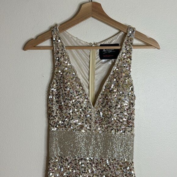 Mac Duggal Sequined Plunging V-Neck Sheath Dress 4930L Nude/Gold size 0 - Picture 4 of 14